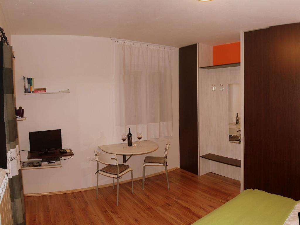 Apartment Studio Fuart Štinjan Oda fotoğraf